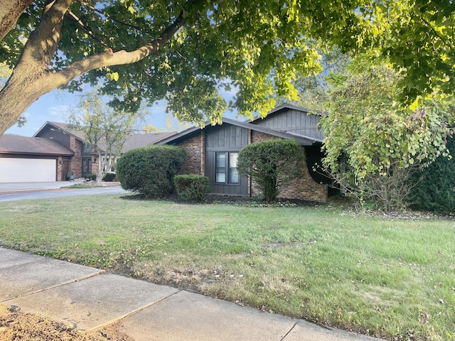 view of side of property featuring a lawn and a garage