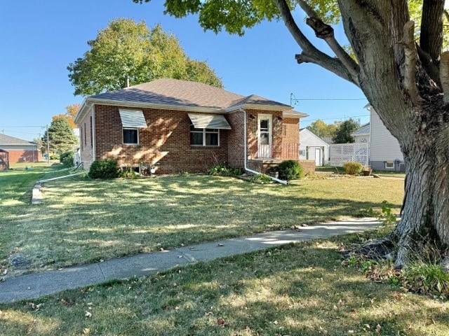 view of front of house with a front yard