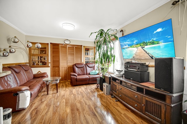 living room featuring light hardwood / wood-style flooring and crown molding