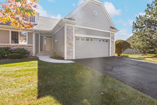 view of front of property featuring a front yard and a garage