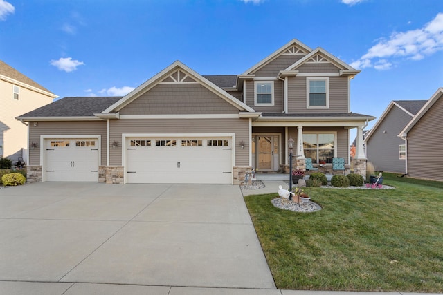 craftsman house featuring a front lawn and a garage