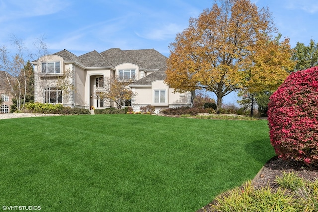 view of front facade with a front yard