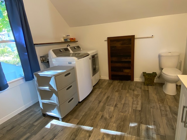 washroom featuring dark wood-type flooring and washing machine and clothes dryer