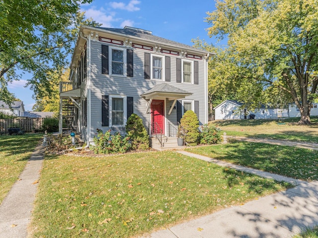 italianate home featuring a front lawn