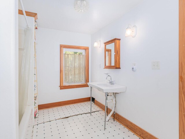 bathroom featuring shower / bath combo