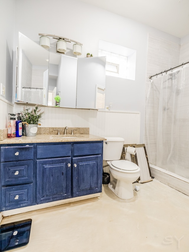 bathroom featuring toilet, a shower with curtain, and vanity