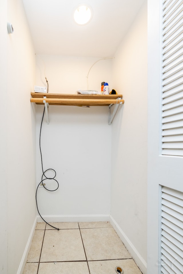 walk in closet featuring light tile patterned flooring