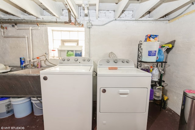 laundry area featuring sink and washing machine and clothes dryer