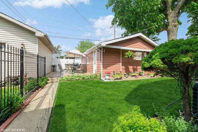 view of yard with a patio