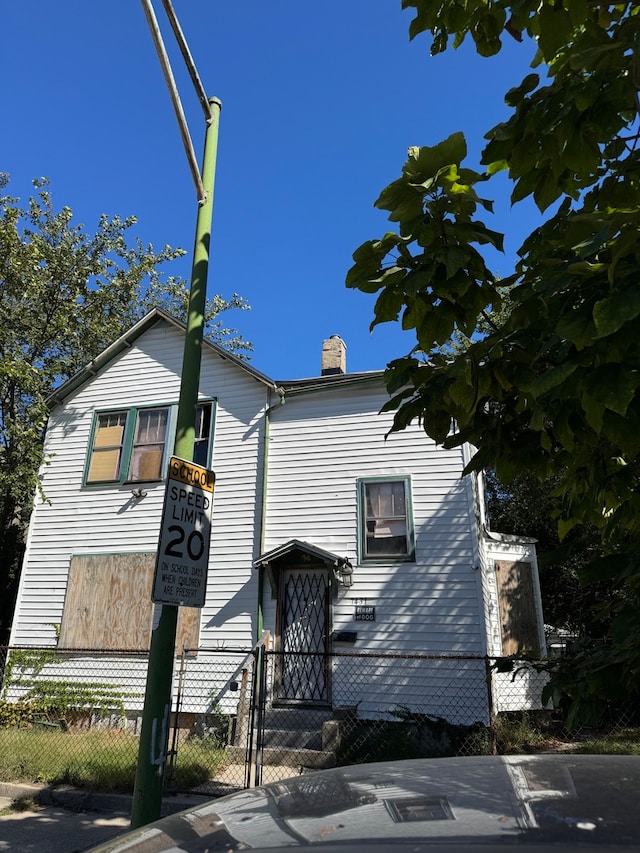 view of front of property