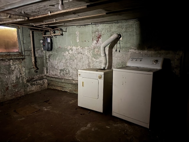 clothes washing area featuring washing machine and dryer