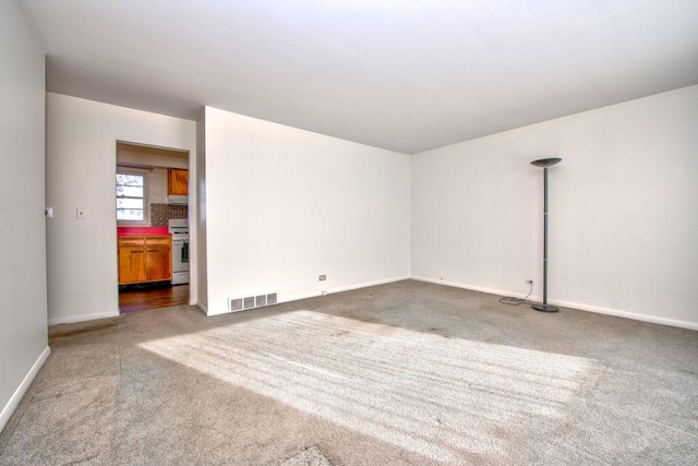 unfurnished room with carpet