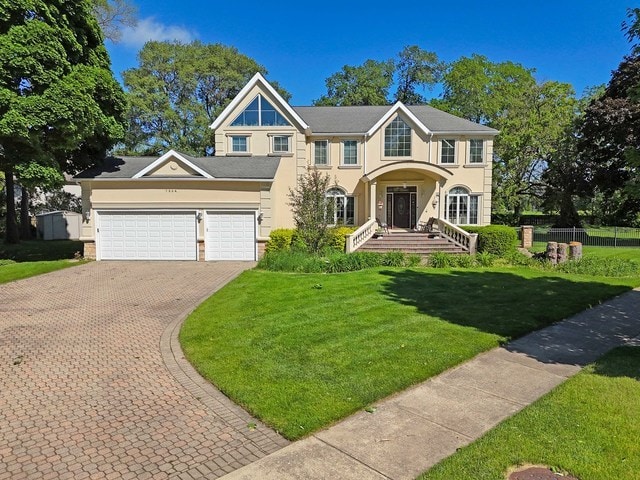 view of front of house featuring a front yard