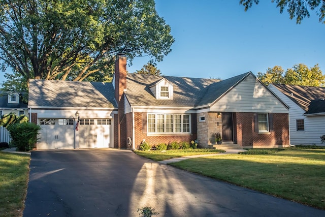 view of front facade featuring a garage and a front yard