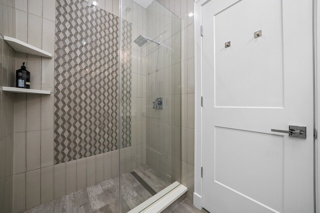 bathroom featuring tiled shower