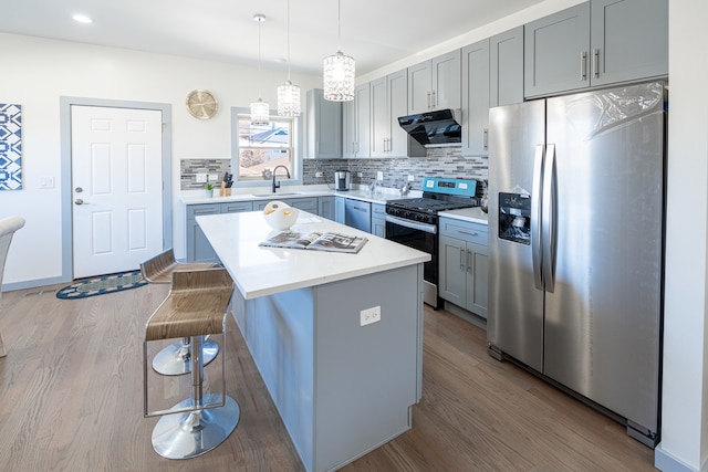 kitchen featuring light hardwood / wood-style flooring, stainless steel refrigerator with ice dispenser, a center island, and range