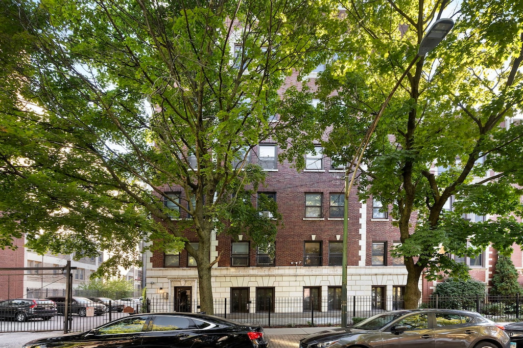 5135 S Kenwood Ave Unit 601, Chicago, IL 60615 - view of building exterior
