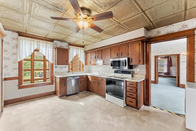 kitchen featuring a wealth of natural light, sink, appliances with stainless steel finishes, and ceiling fan