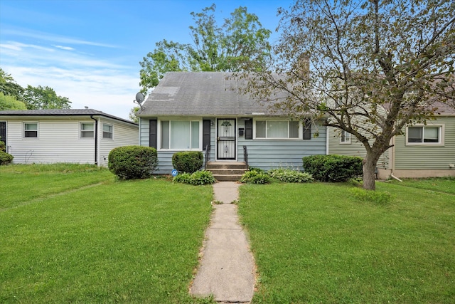 view of front of property featuring a front yard