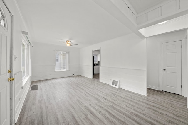 empty room featuring light wood-type flooring and ceiling fan