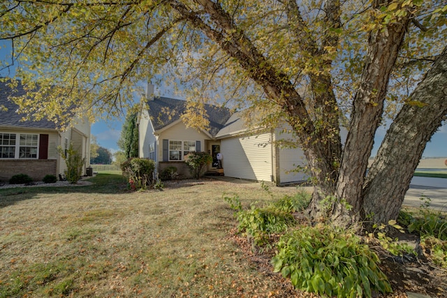 view of front of house with a front lawn and a garage