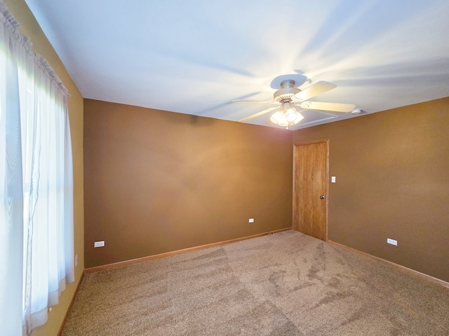 carpeted empty room featuring ceiling fan