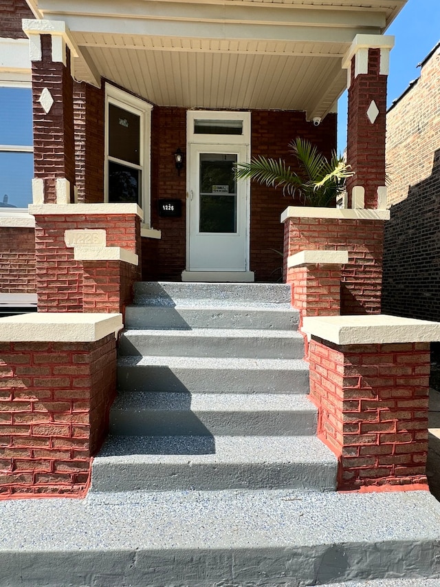 property entrance featuring covered porch