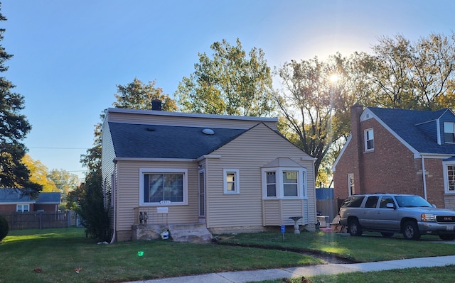 view of front of house featuring a front yard