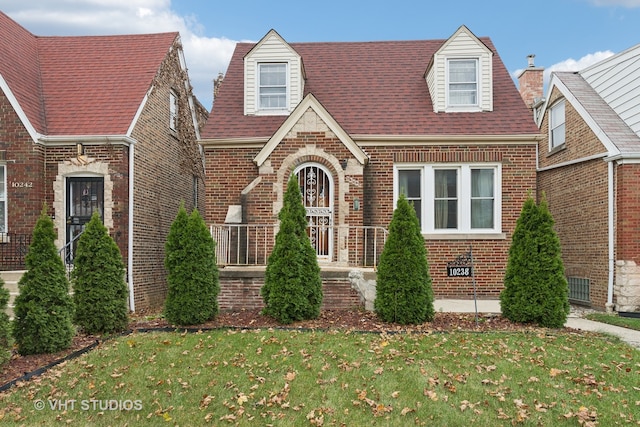 view of front of home with a front yard