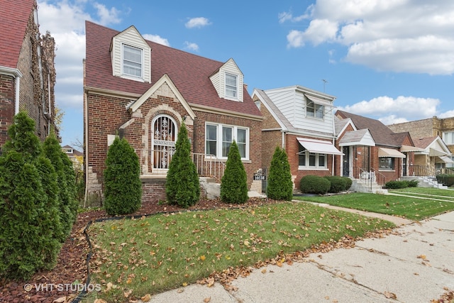 view of front of house with a front yard