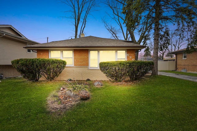 view of front of house featuring a front yard