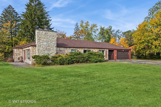 view of front of home with a front lawn and a garage