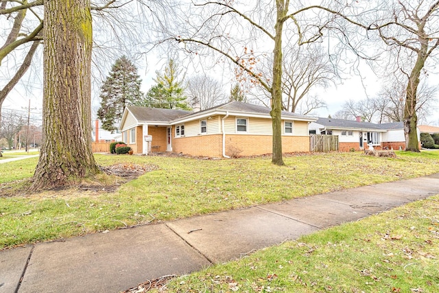 view of front facade featuring a front lawn