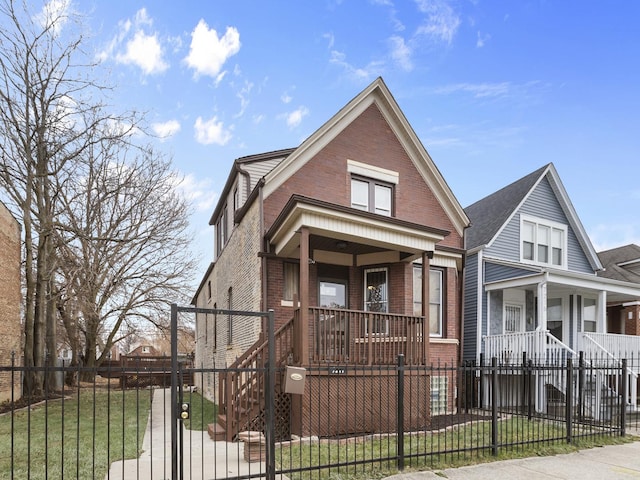 view of front of property featuring a porch and a front yard