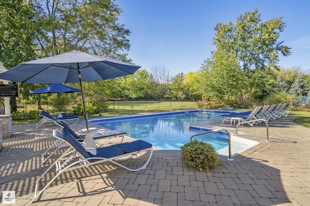 view of swimming pool featuring fence, a fenced in pool, and a patio area