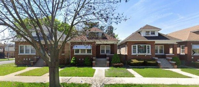 view of front of property with a front lawn