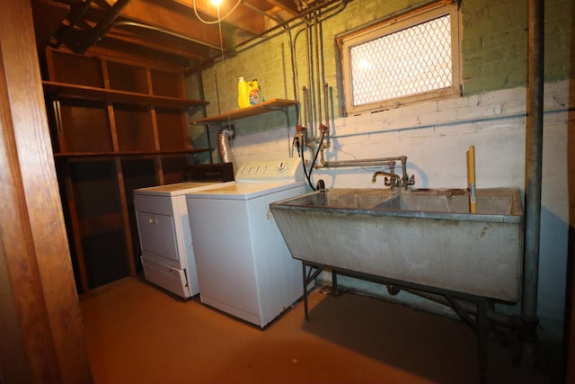 clothes washing area featuring sink and independent washer and dryer