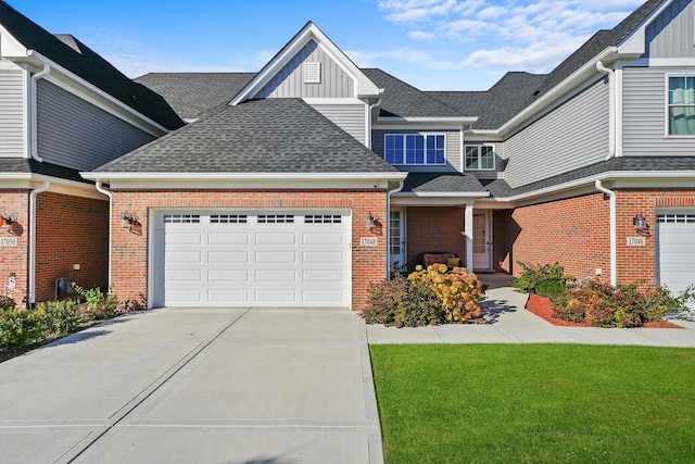 view of front facade featuring a front yard