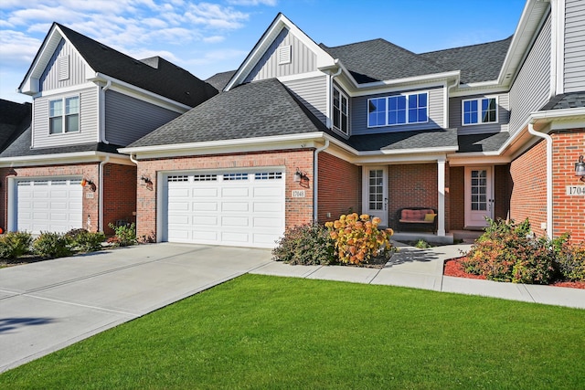 view of front facade featuring a front yard