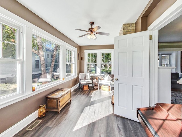 sunroom with ceiling fan