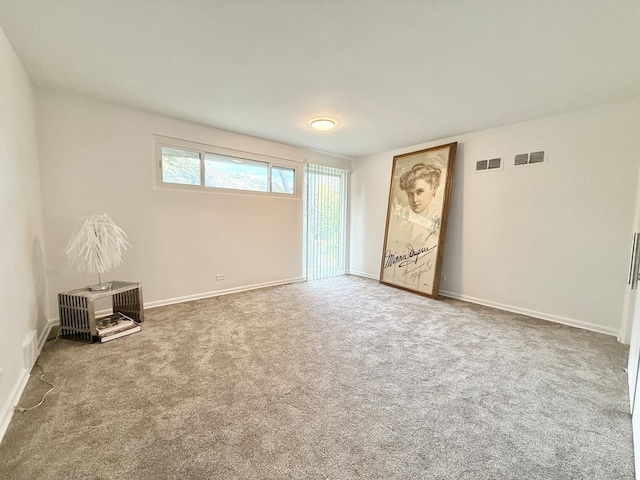 unfurnished room featuring carpet floors