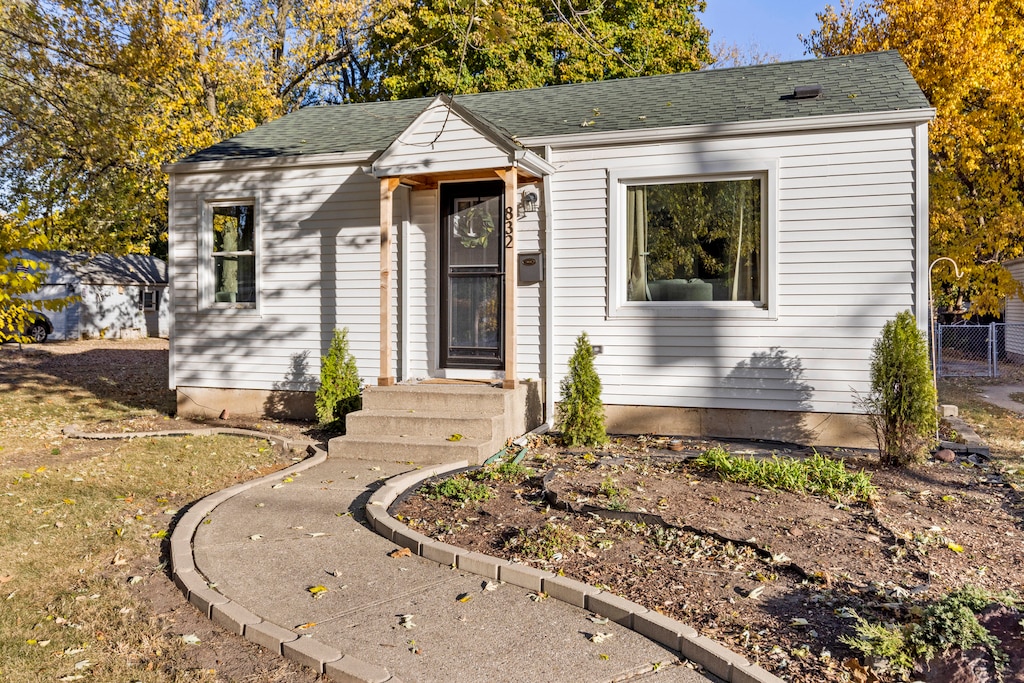 view of front of property