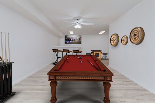 recreation room featuring light hardwood / wood-style flooring, billiards, and ceiling fan