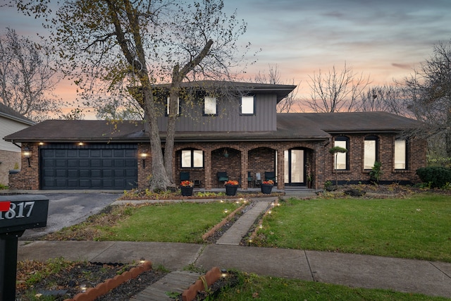 view of front of house featuring a lawn and a garage