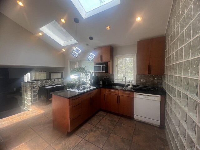 1817 E 171st Pl, South Holland, IL 60473 - kitchen with white appliances, a skylight, a sink, dark countertops, and a peninsula