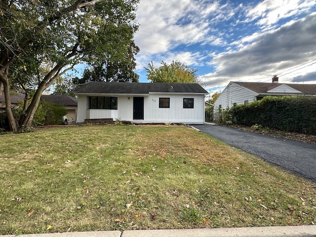 view of front of home with a front yard