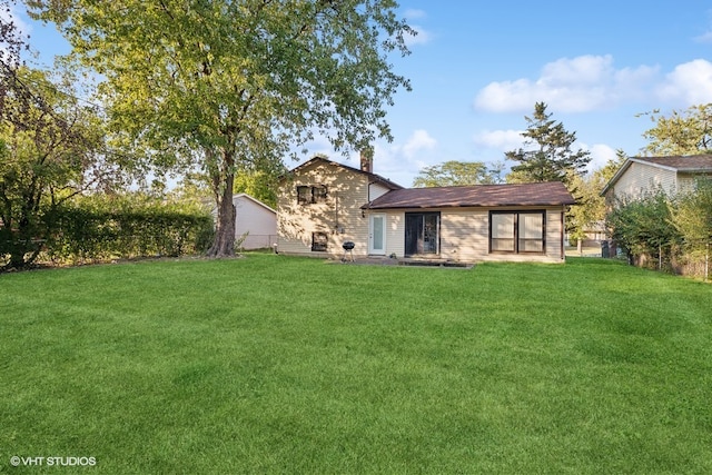 back of house featuring a yard