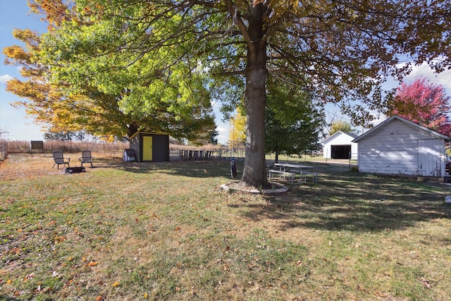 view of yard with a storage unit