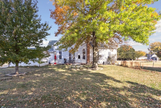 view of front of house featuring a patio and a front lawn