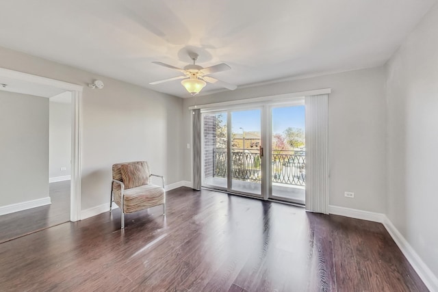 sitting room with dark wood-type flooring and ceiling fan